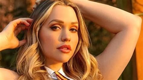 mia malkova edad|Mia Malkova, estrella del cine para adultos, sale huyendo del。